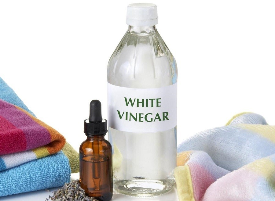 4 فوائد للخل الأبيض على الشعر لا تفوتيها!