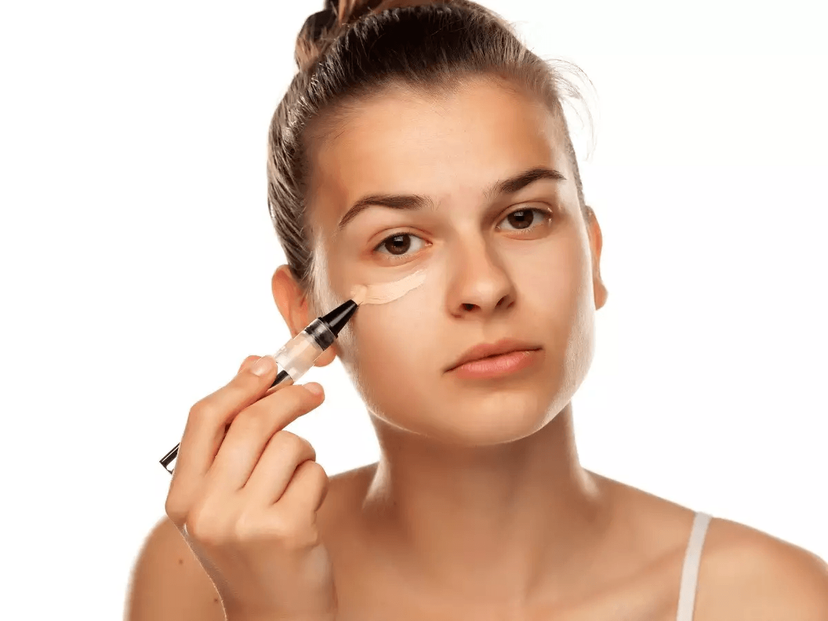 أفضل منتجات خافي عيوب بتغطية كاملة لإخفاء الهالات السوداء