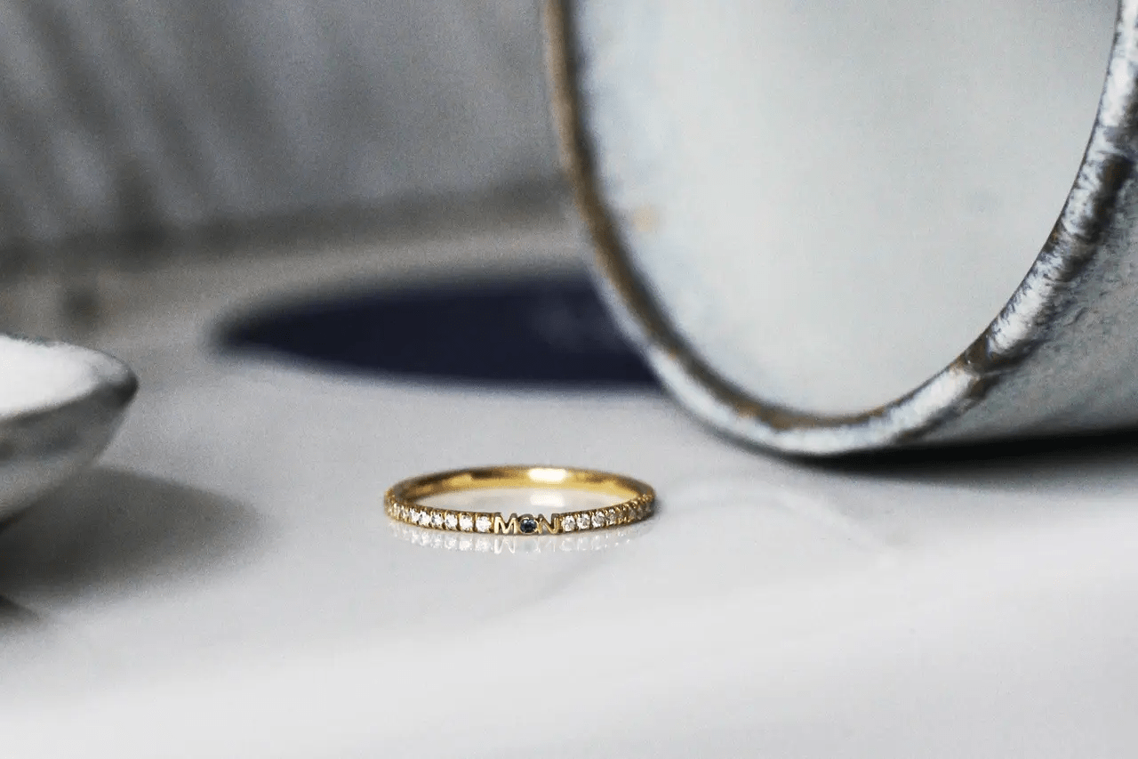 مجوهرات زفاف تحمل كلمات ورسائل حب بالصور