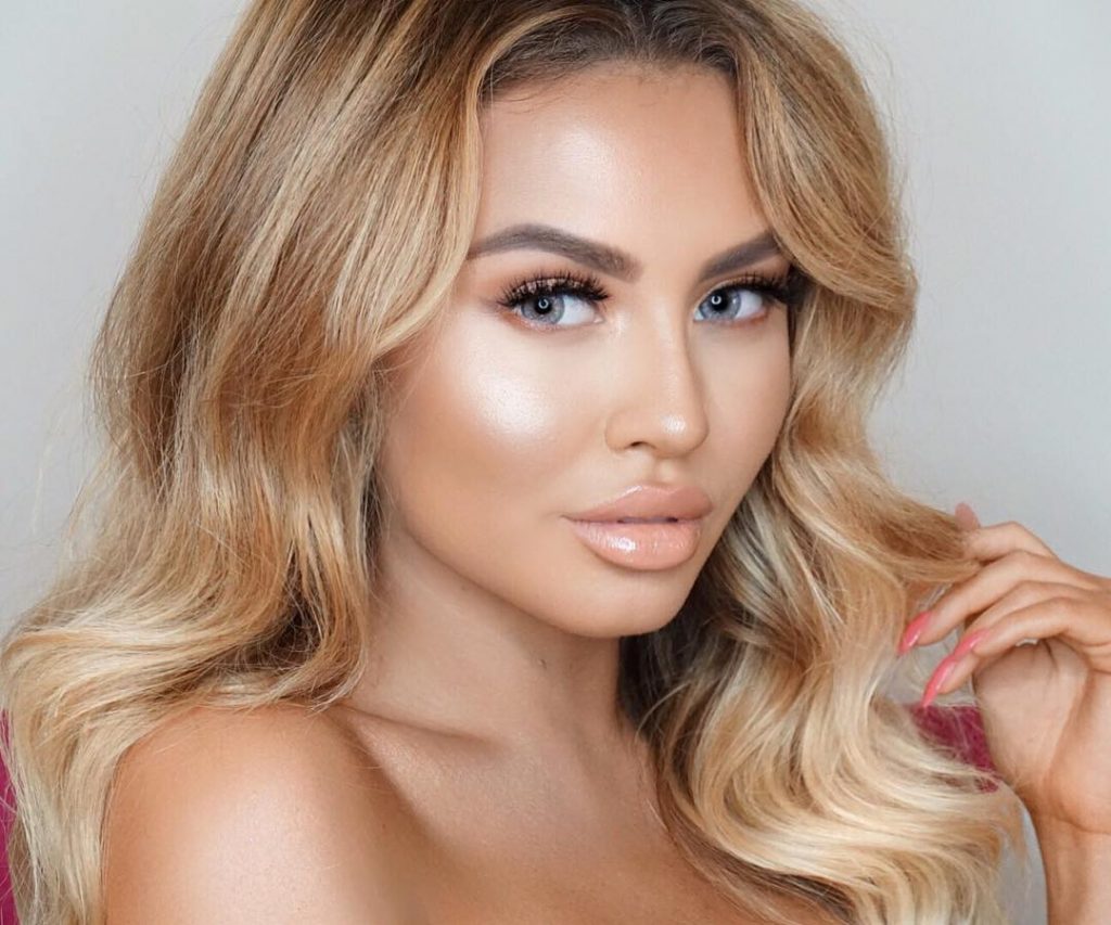 4 حيل مكياج لإخفاء علامات التعب من الوجه