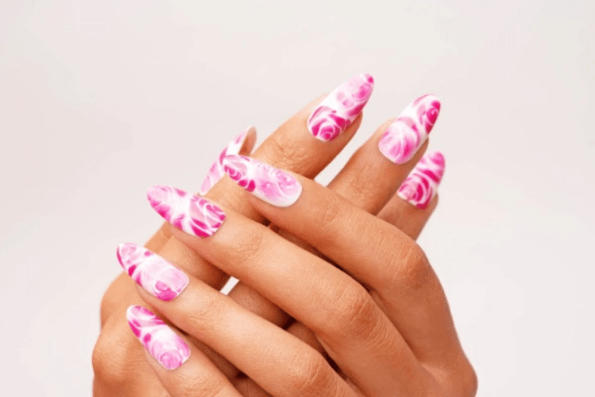 خطوات تطبيق طلاء أظافر بلومينج جال