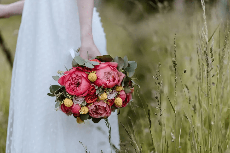 باقات زفاف من زهور الفاونيا 