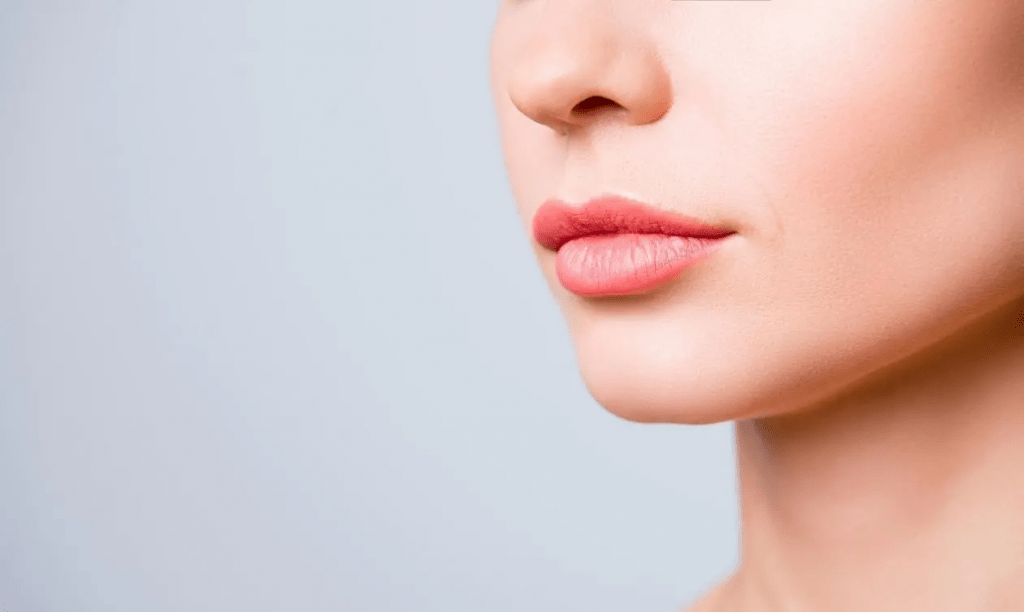 تعملي توريد الشفاه بطرق منزلية سهلة!