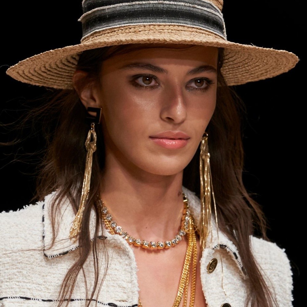 جربي صيحة القبعات لموسم ربيع وصيف 2023  