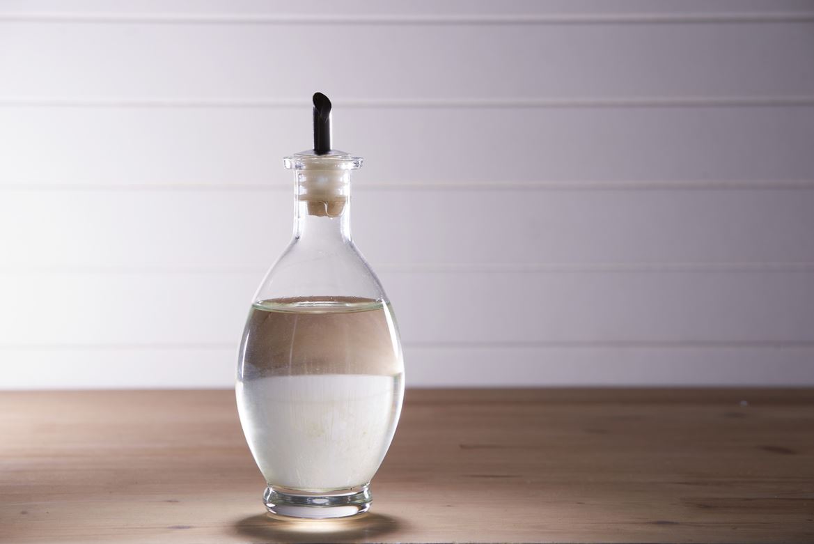 الخل الأبيض لشعر صحي حريري