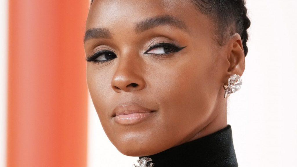 تيتوريال مكياج للتمتع بإطلالة بسيطة وناعمة في غضون دقائق