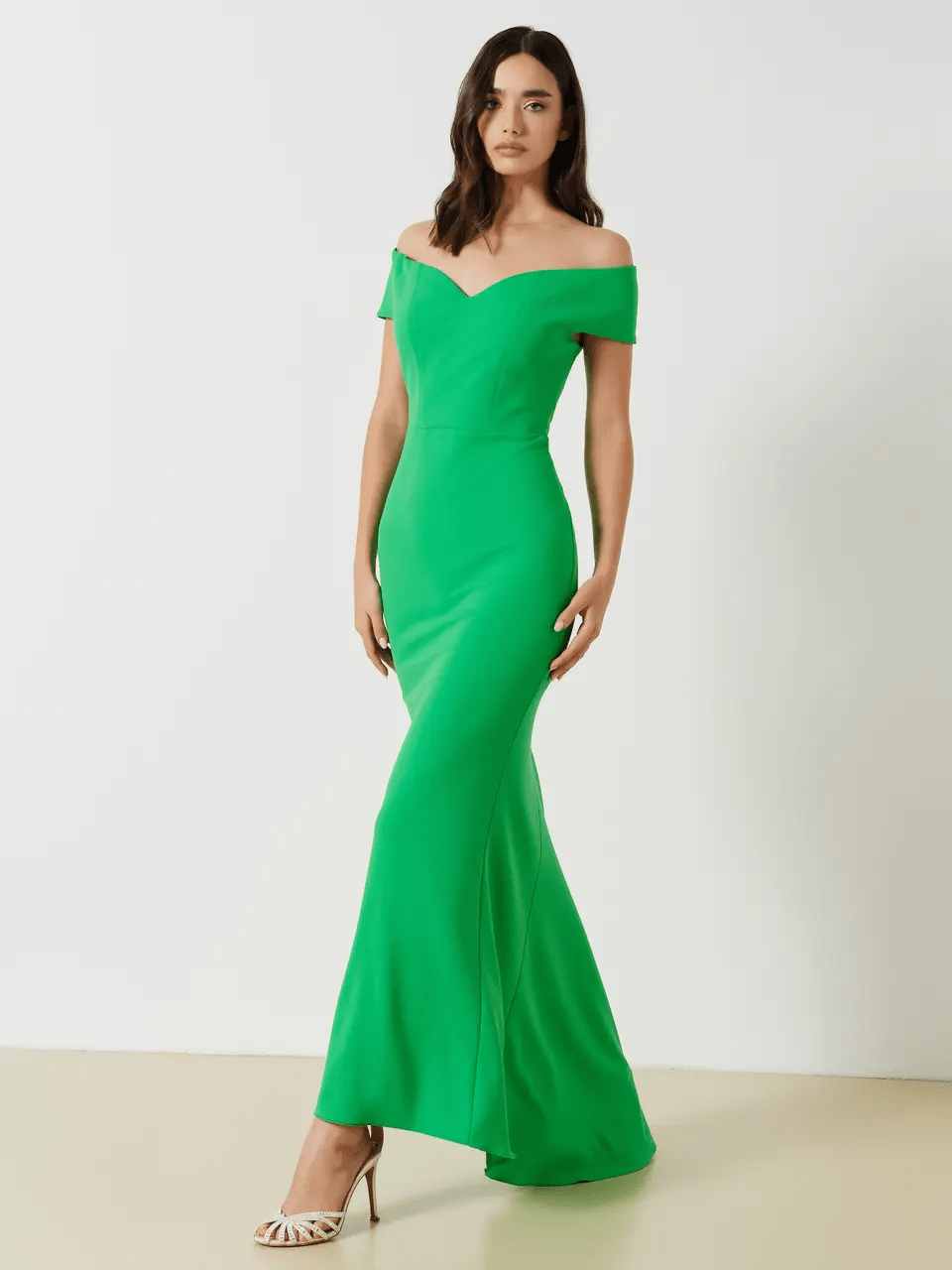 تشكيلة من فساتين الخطوبة