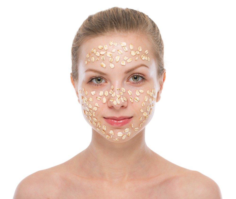 خلطات طبيعية لتقشير البشرة في المنزل