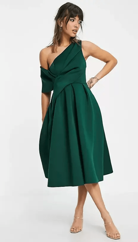 تشكيلة من فساتين الخطوبة