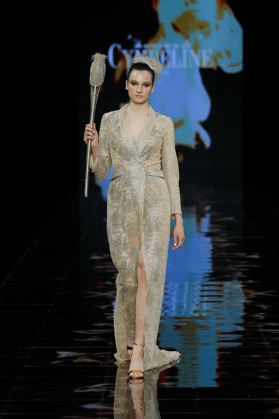 فساتين Cymbeline الذهبية 