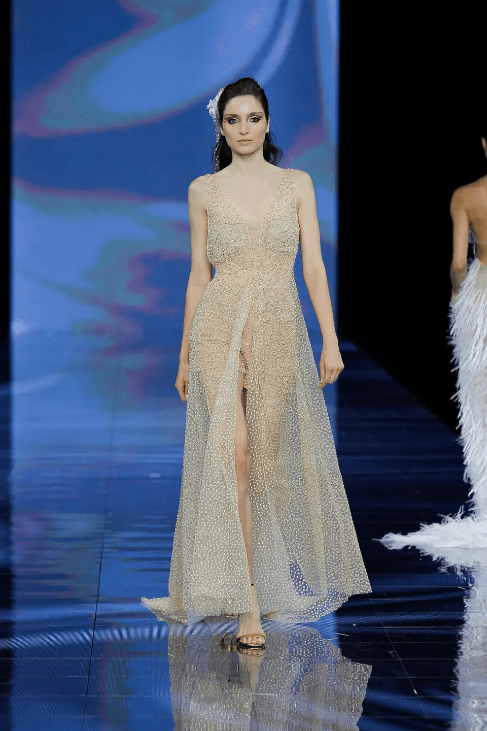 فساتين Cymbeline الذهبية 