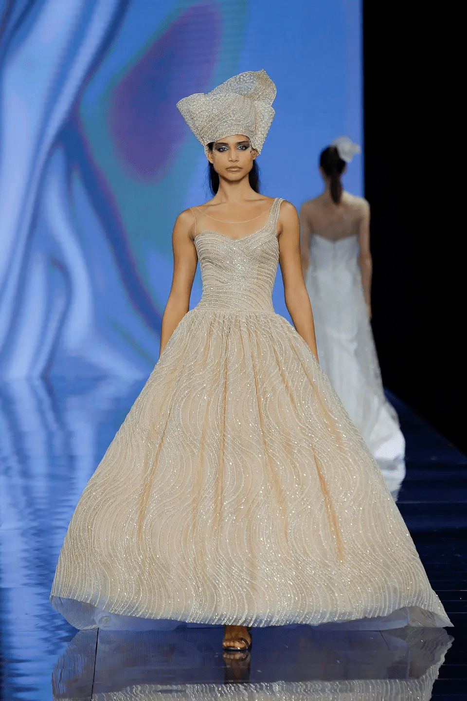 فساتين Cymbeline الذهبية 