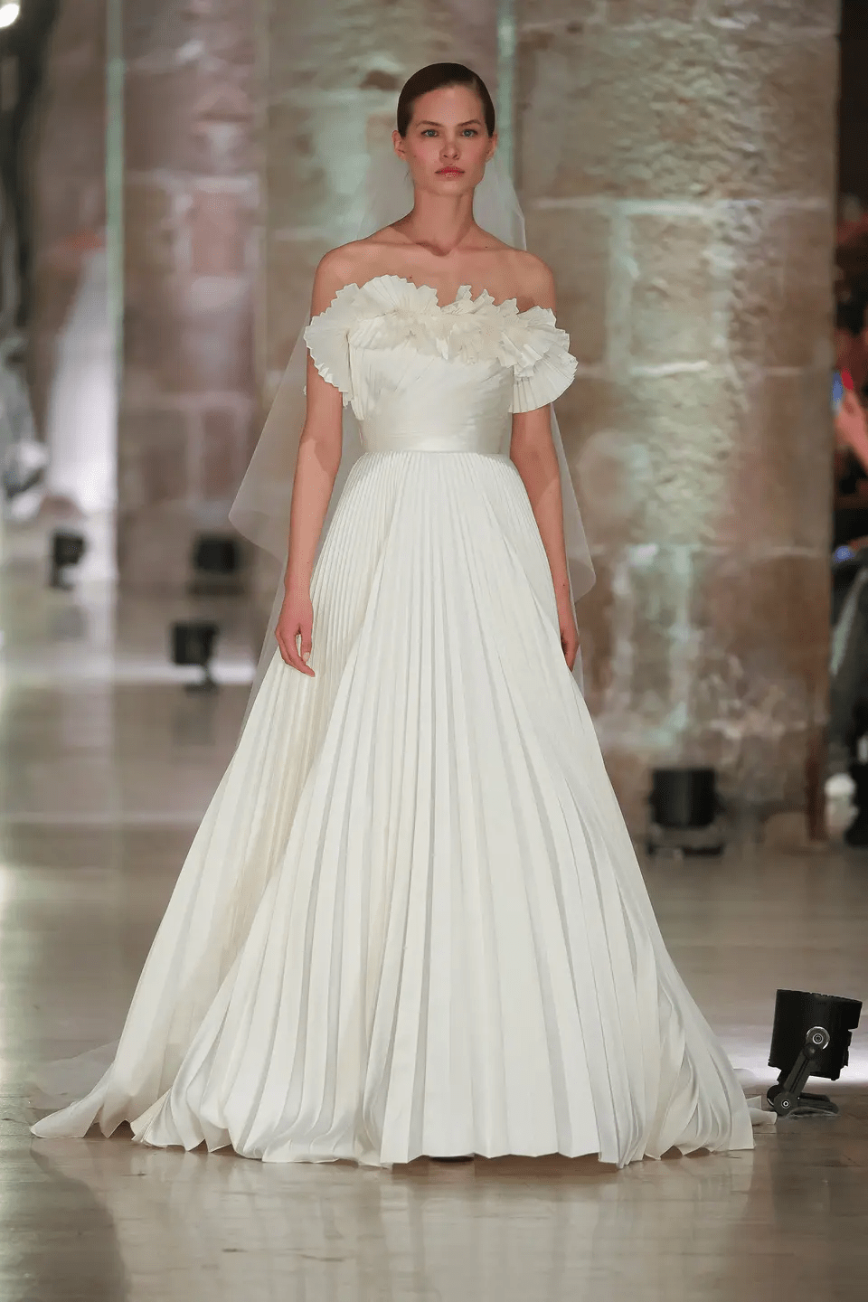 تصاميم فساتين زفاف إيلي صعب 