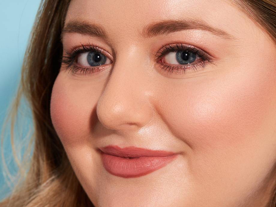 6 ألوان أحمر شفاه جذابة لموسم صيف 2023