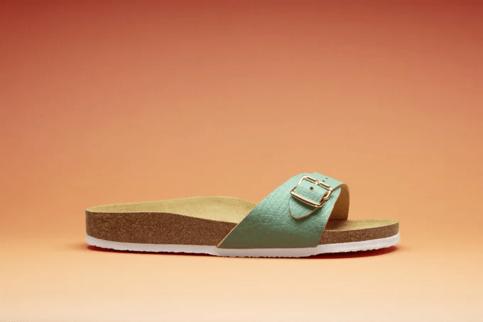 الأزواج الثلاثة من صنادل Birkenstock