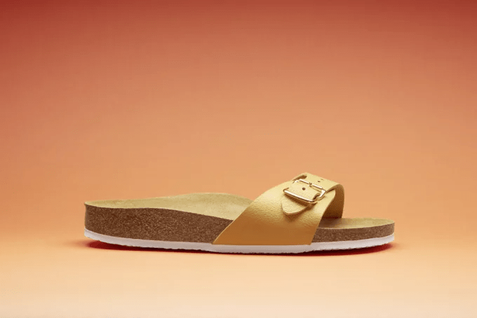 الأزواج الثلاثة من صنادل Birkenstock