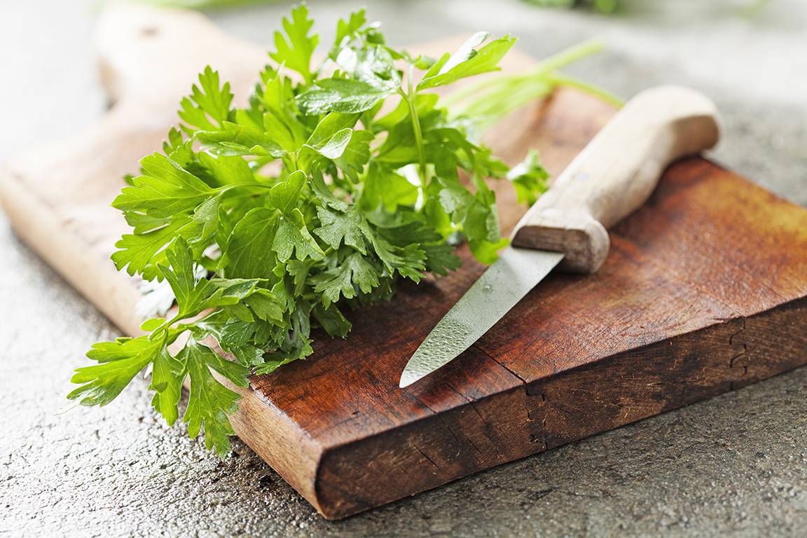 3 استخدامات جمالية للبقدونس