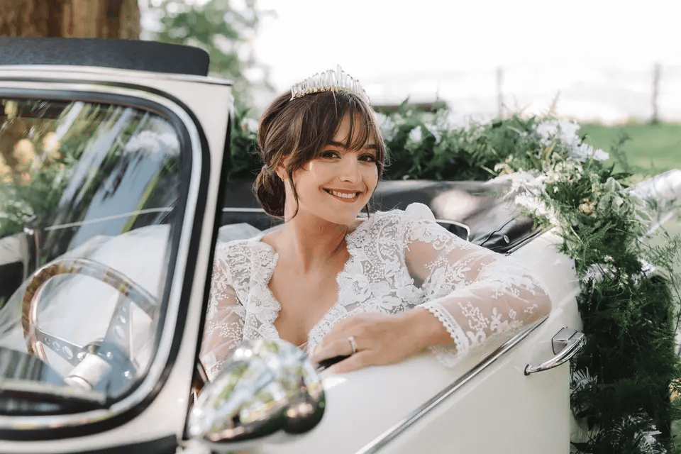 أجمل تيجان بقمم عالية لحفل زفافك