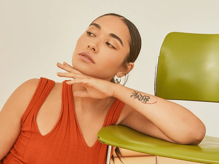 كيفية تجهيز البشرة حتى تبدو مشرقة ونضرة في أقل من 10 دقائق