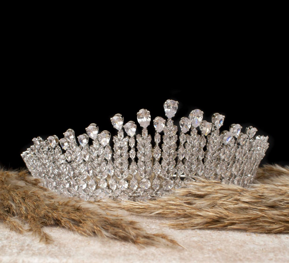 أكسسوارات الكريستال للعروس المترفة بالصور