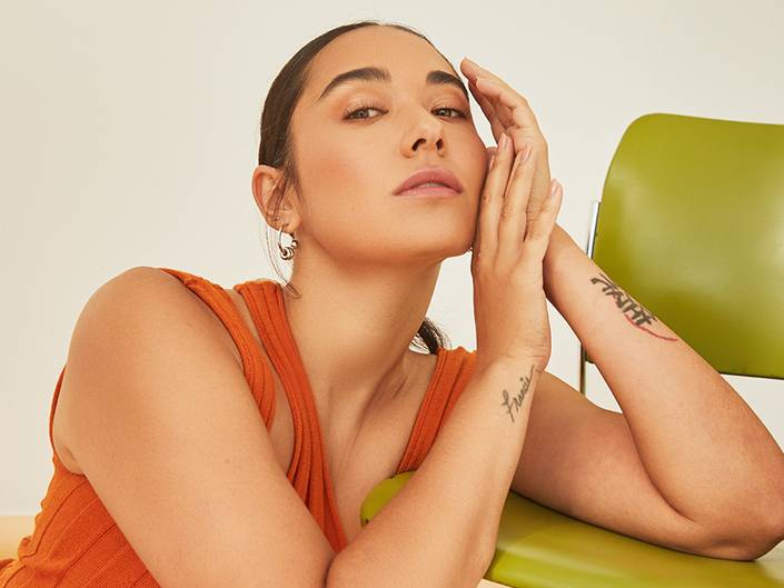 أسباب الحصول على كريم أساس متكتل وكيفية إصلاحه