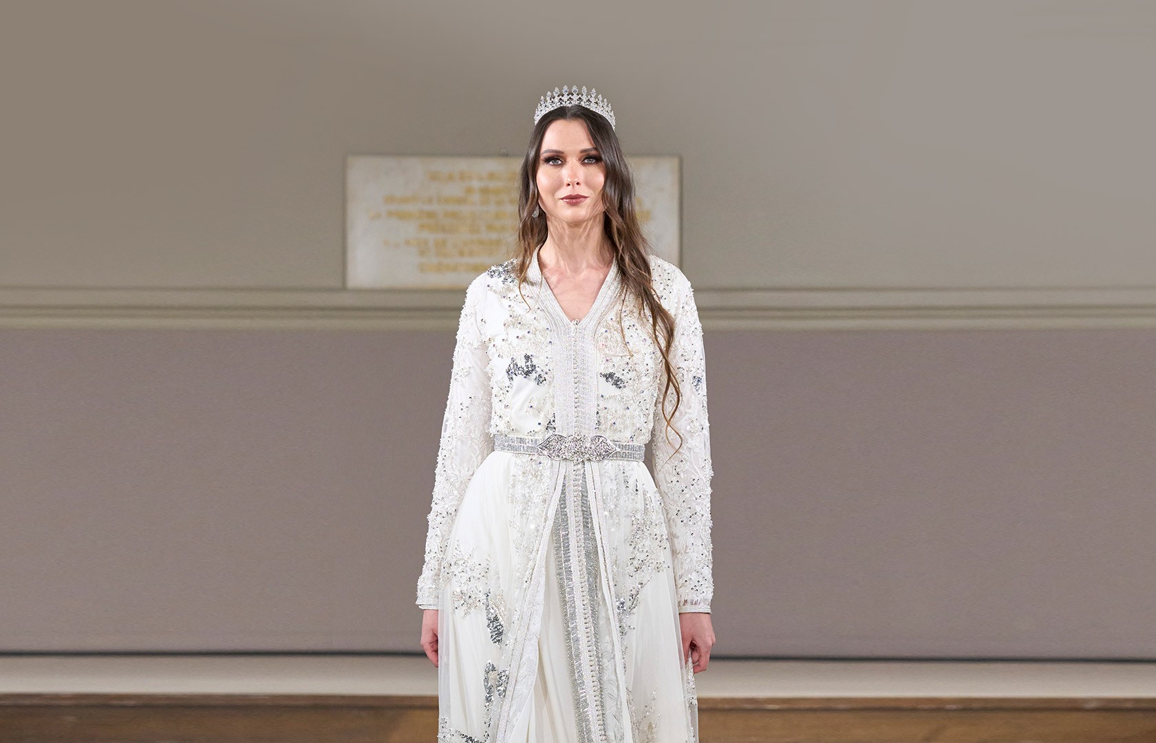 قفاطين خطوبة لطلة ملكية فاخرة بالصور…