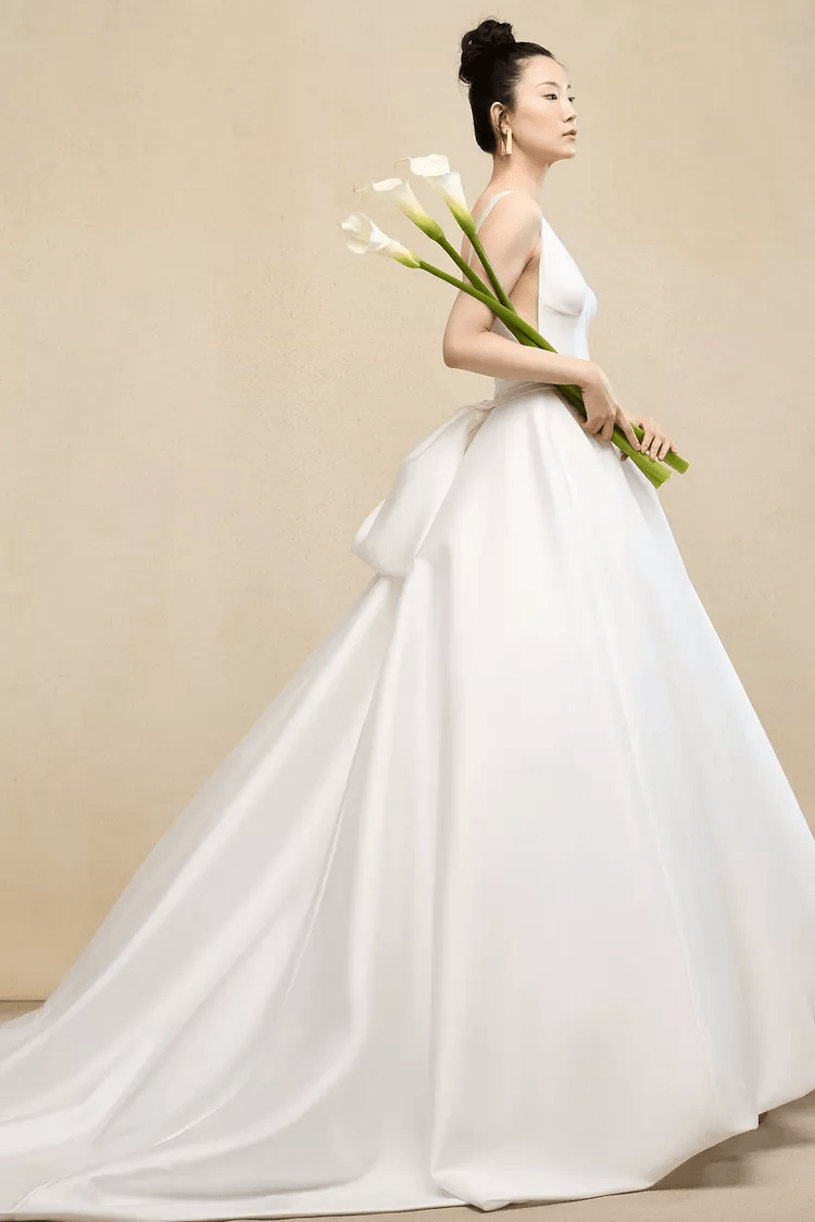 فساتين زفاف مزينة بفيونكة 