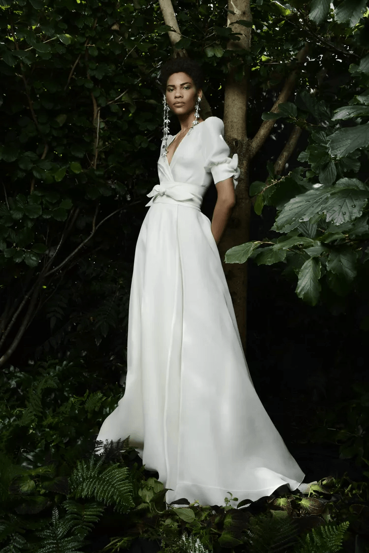 فساتين زفاف مزينة بفيونكة 