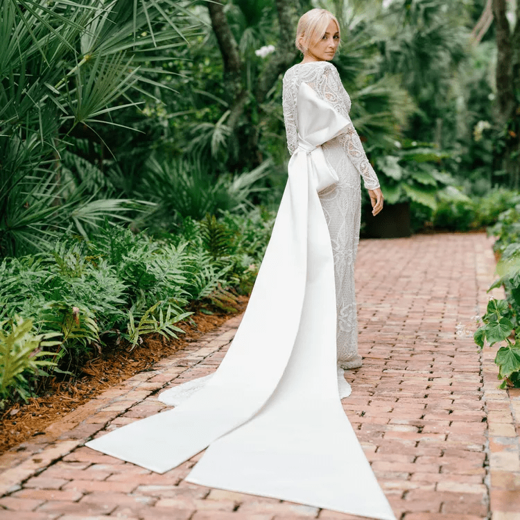 فساتين زفاف مزينة بفيونكة بتصاميم راقية وأنيقة