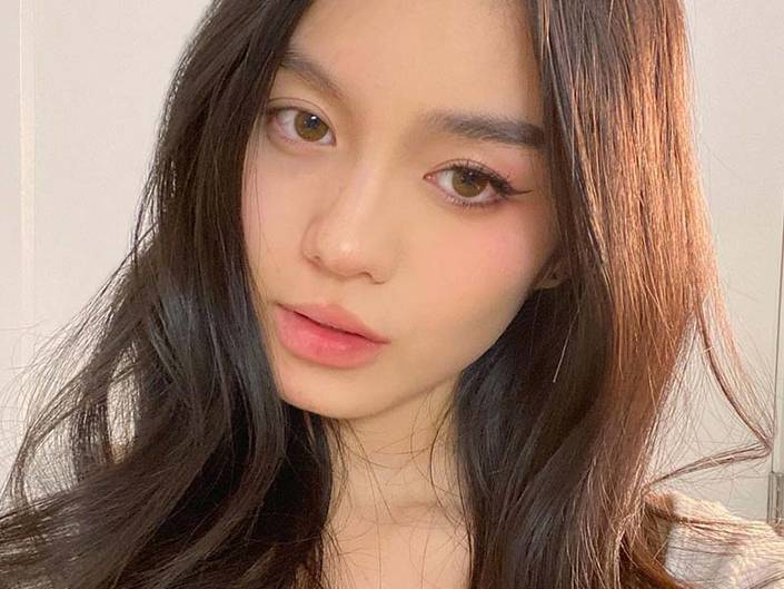 تطبيق المكياج للعيون الصغيرة والمونوليد بالفيديو…