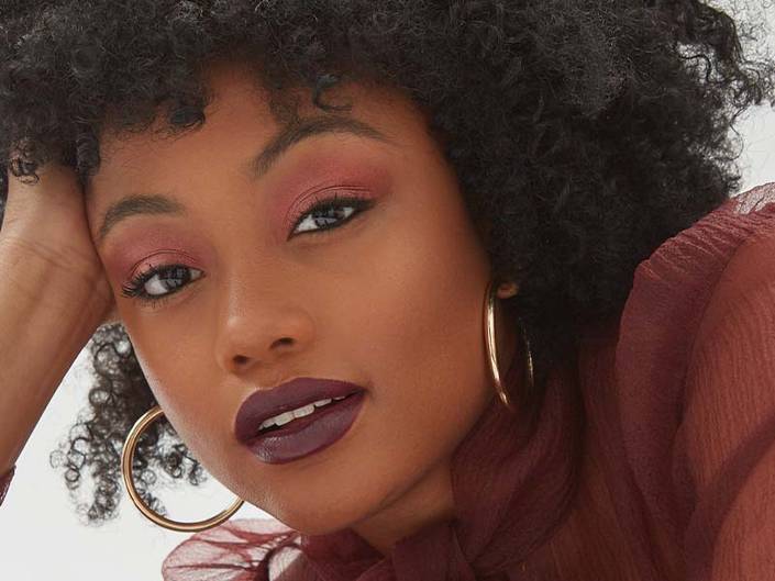 بالفيديو تيتوريال مكياج زفاف للعروس ذات البشرة الداكنة