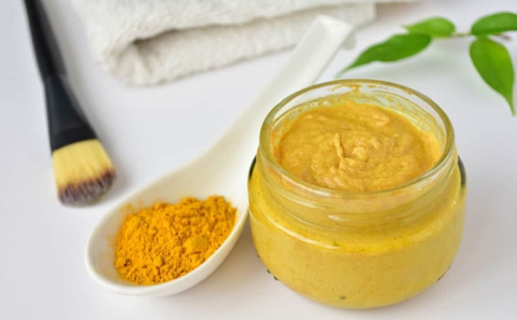 أقنعة الكركم الطبيعية للعناية بجمال البشرة