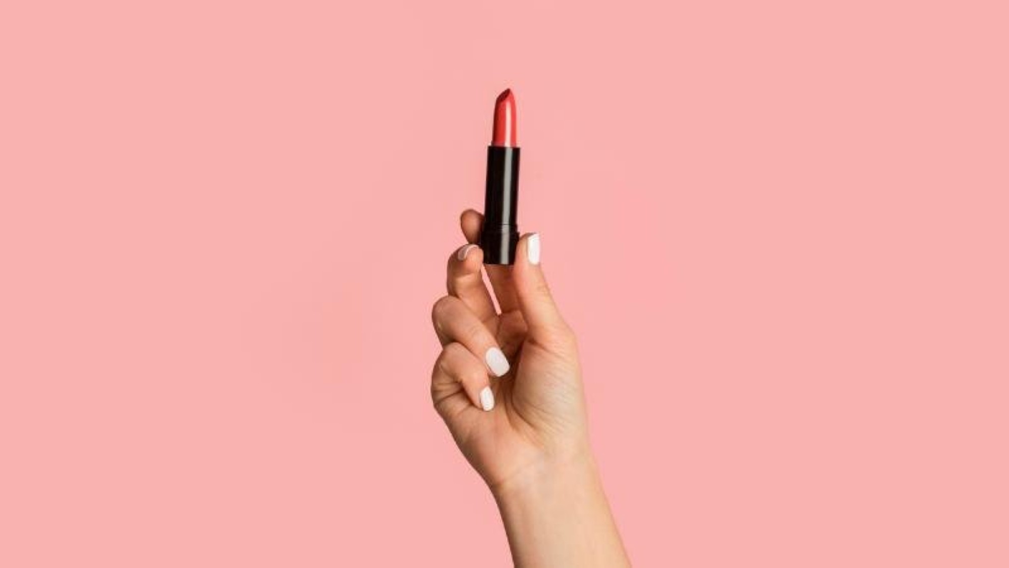 أخطاء مكياج شفاه لا يجب القيام بها بعد سن الأربعين!