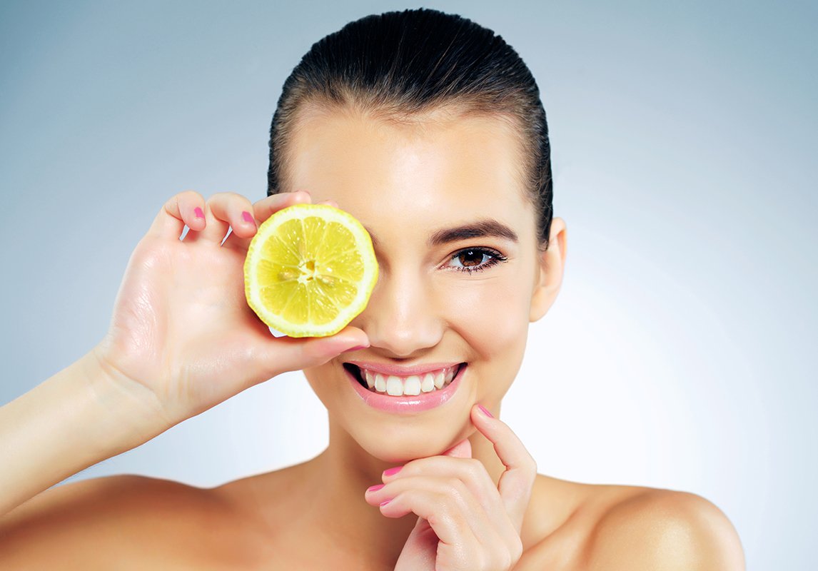 أقنعة الليمون للعناية بجمال البشرة