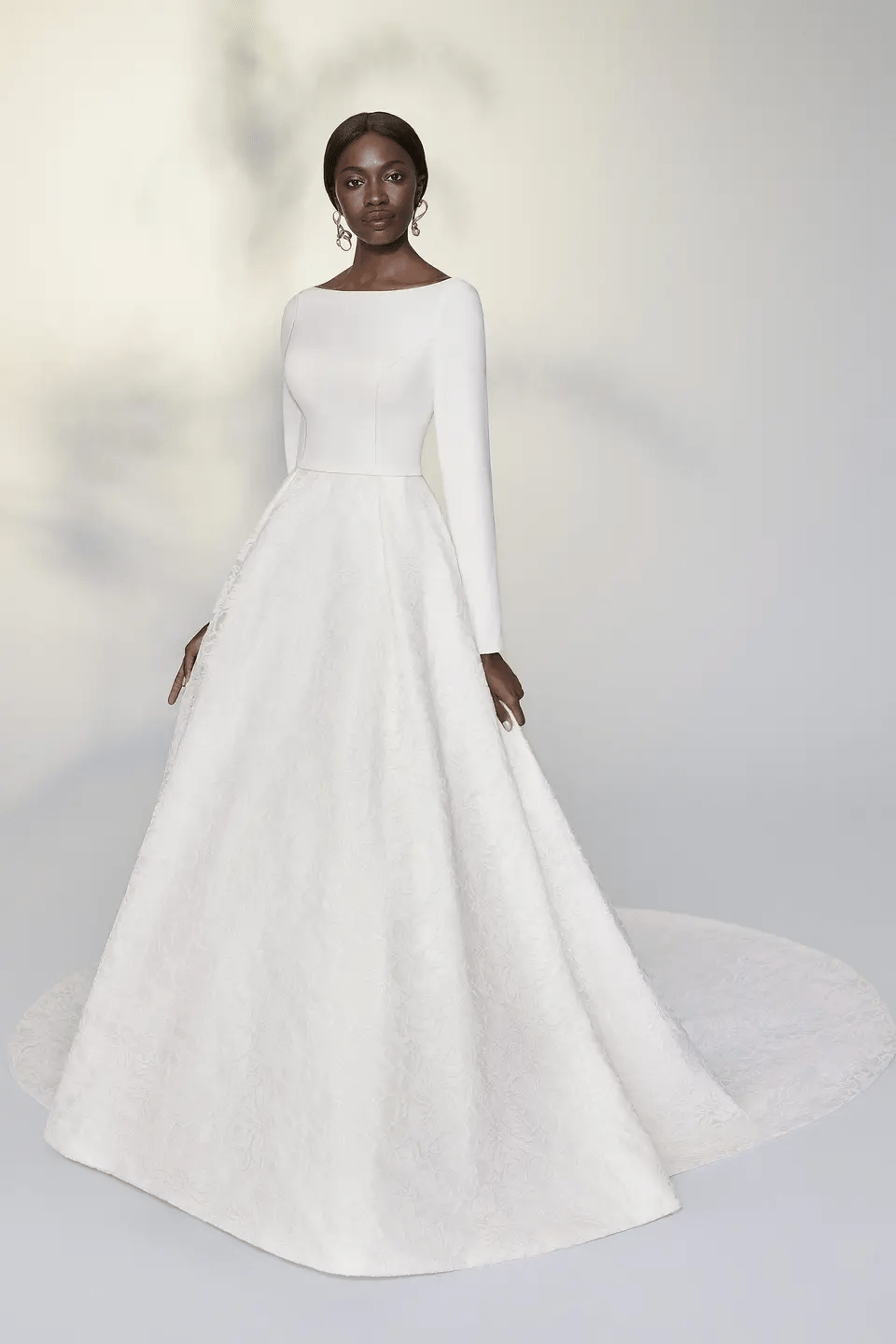 أفضل فساتين زفاف بقصة الأميرة المنفوشة