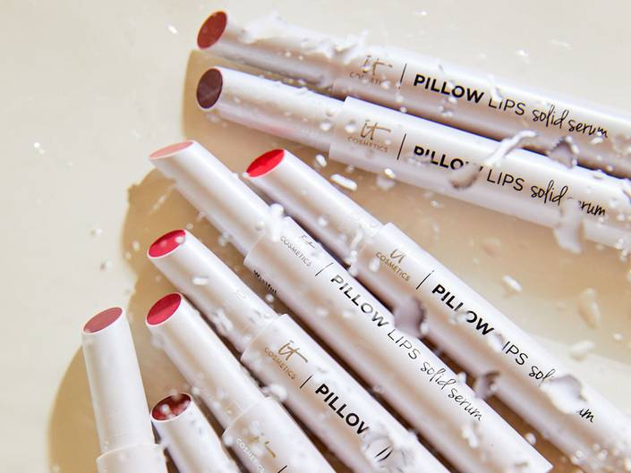 موضة ملمعات الشفاه الهلامية الوردية والحمراء