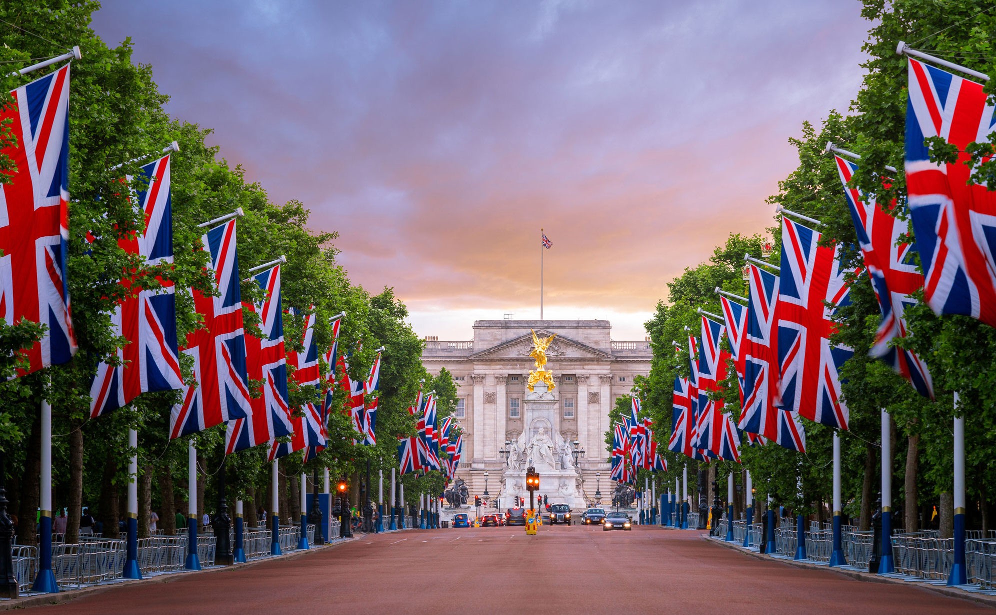 أفضل الأماكن السياحية في أنجلترا مدينة الرومنسية الساحرة