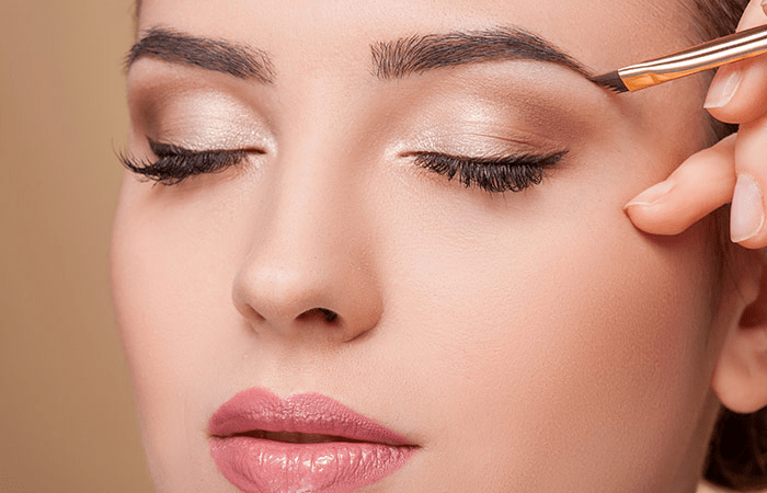 طريقة تكبير العيون بالمكياج