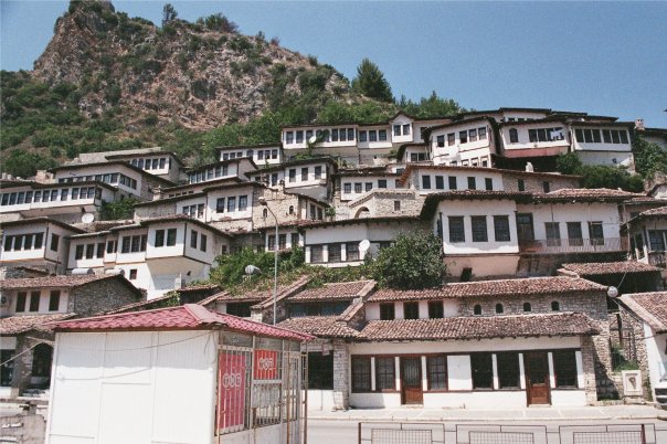 شهر العسل في ألبانيا