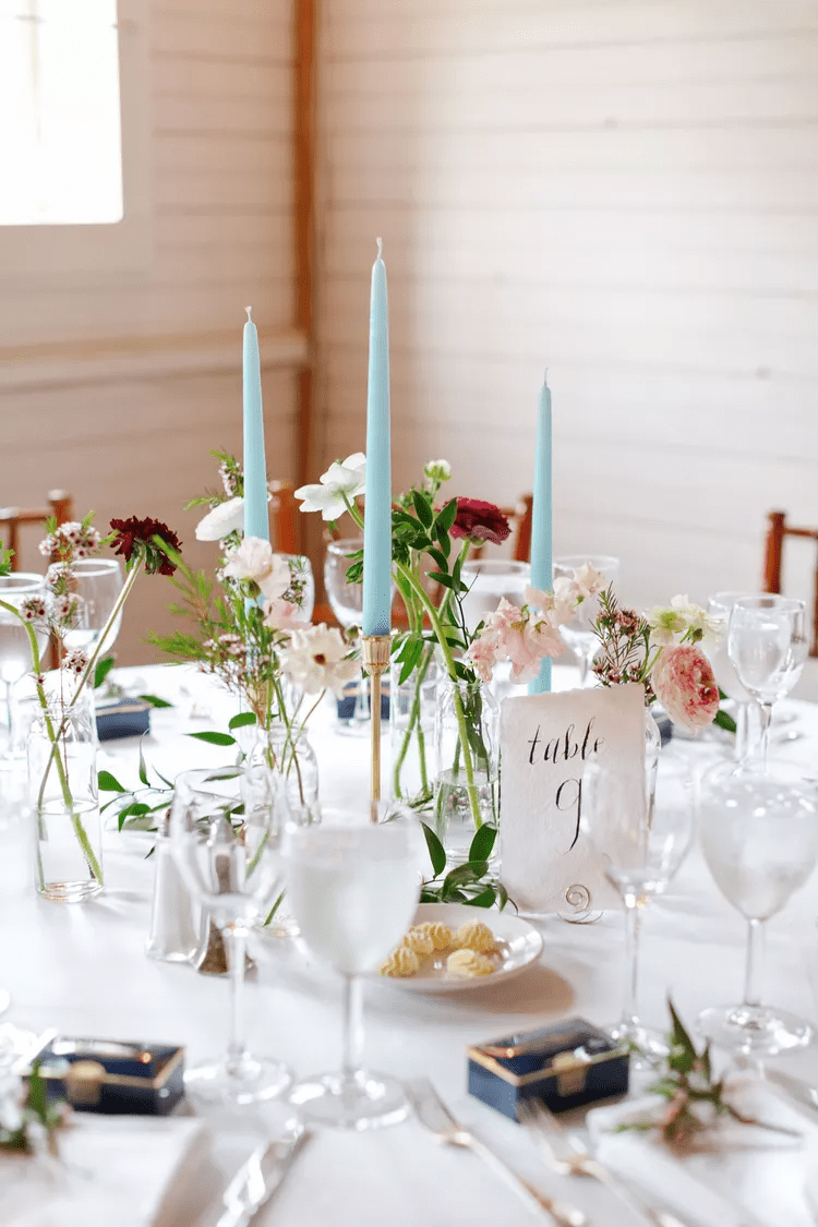 تزيين طاولات الاستقبال في حفل الزفاف