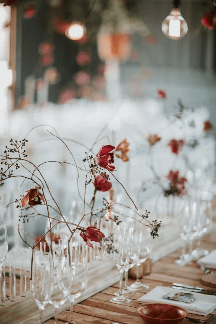 تزيين طاولات الاستقبال في حفل الزفاف