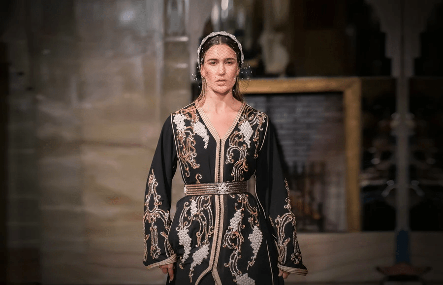 قفاطين شتوية لإطلالة ساحرة في ليلة الحناء