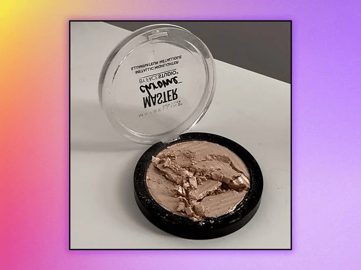 5 خطوات لإصلاح مكياج البودرة المكسورة