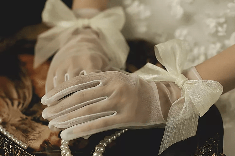 قفازات زفاف لإطلالة ملكية 