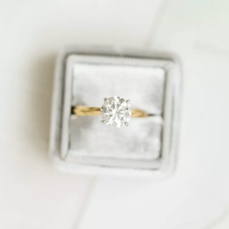 طرق العناية بمجوهراتك الذهبية بعد حفل الزفاف