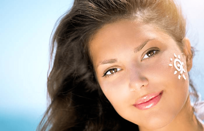 كيفية تطبيق واقي الشمس بعد وضع المكياج