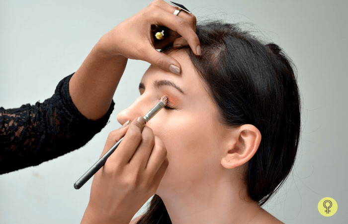 تعلمي وضع مكياج ناعم 