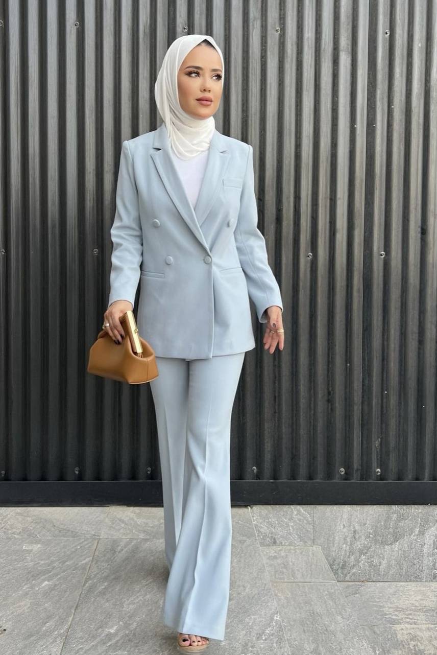 أزياء أنيقة للإطلالات الرسمية