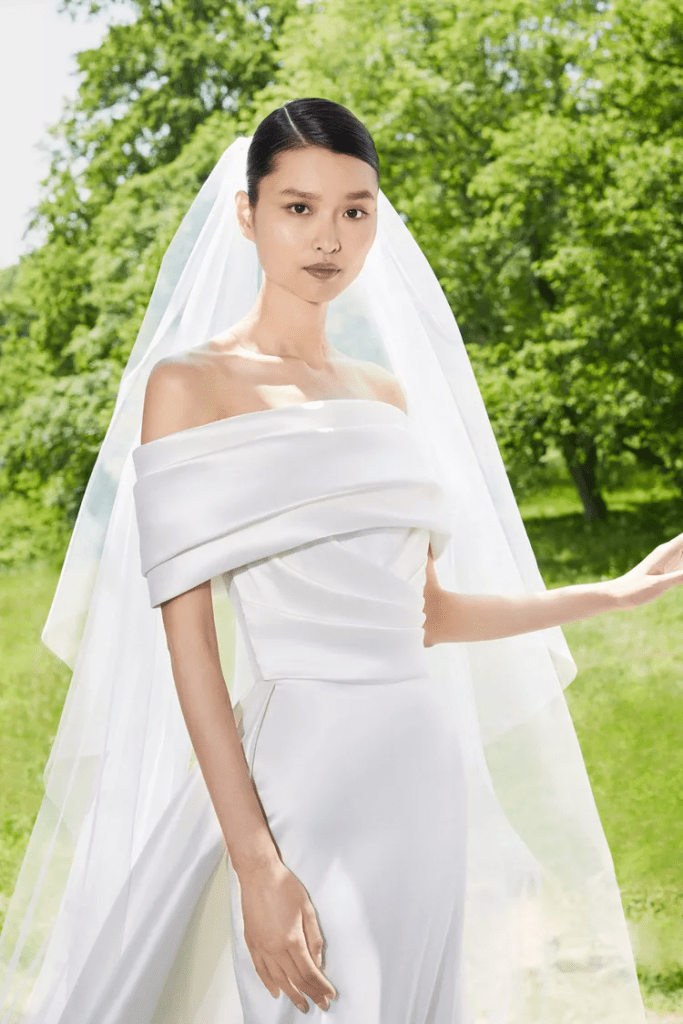 أفضل الإطلالات من أسبوع أزياء الزفاف لخريف 2024