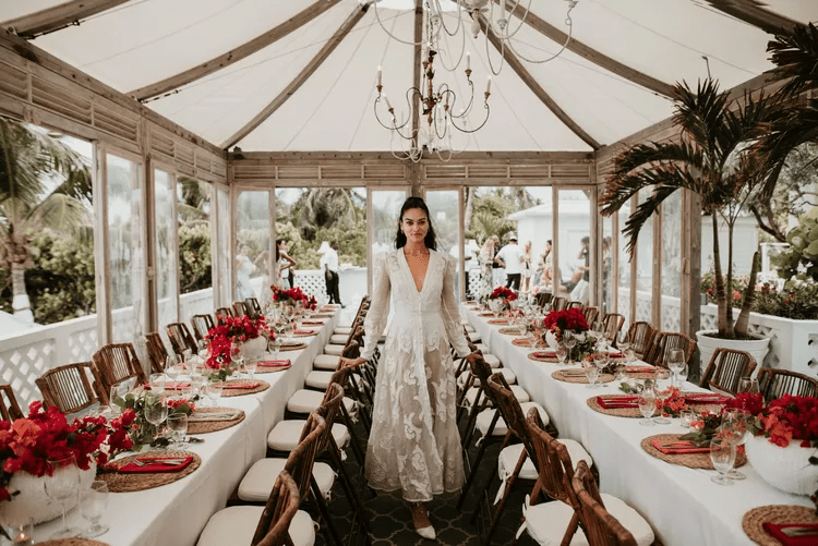 تسريحات شعر لإطلالة عروس جذابة وساحرة بالصور..